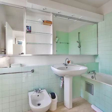 Finlay Apartment *